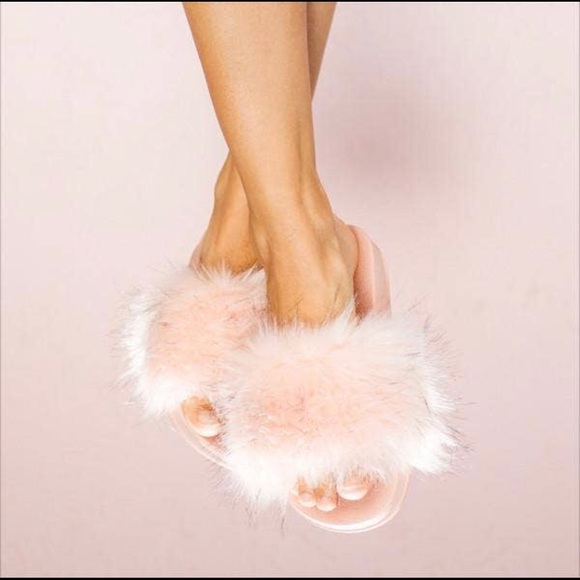 CUTE Pink Fuzzy Slides - Picture 2 of 5